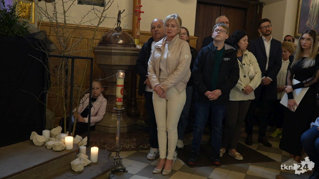 Uroczysta Droga Krzyżowa w kolegiacie św. Mikołaja w Końskich [wideo, zdjęcia]