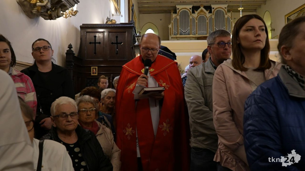 Uroczysta Droga Krzyżowa w kolegiacie św. Mikołaja w Końskich [wideo, zdjęcia]