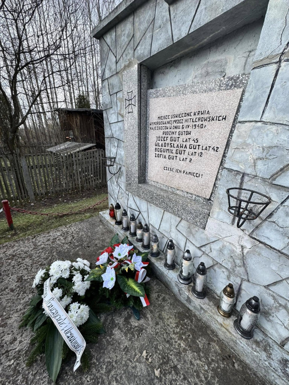 W hołdzie rodzinie Gutów - 85 lat po tragicznych wydarzeniach [zdjęcia]