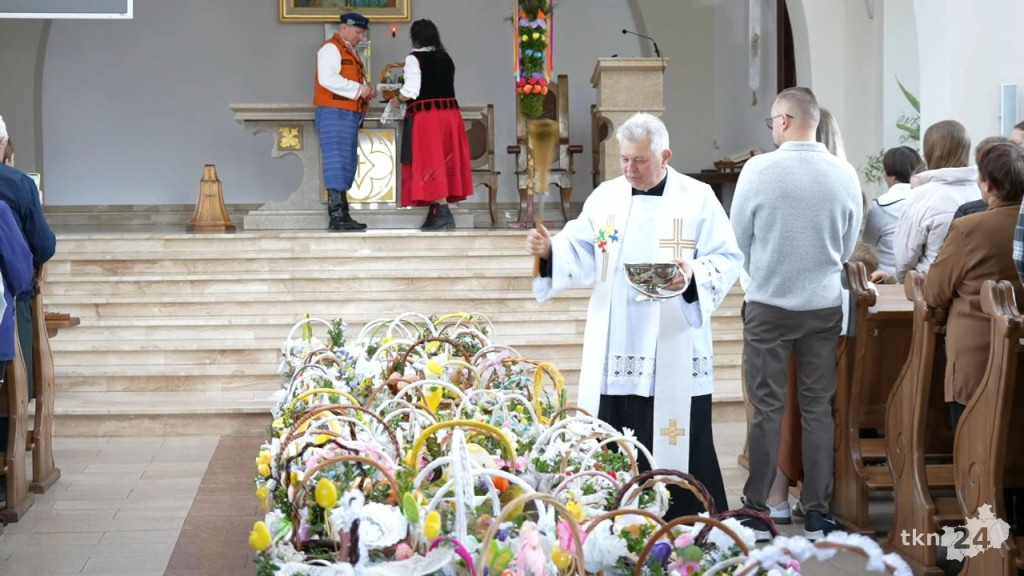 Święcenie pokarmów w Wielką Sobotę w parafii w Modliszewicach [wideo, zdjęcia]