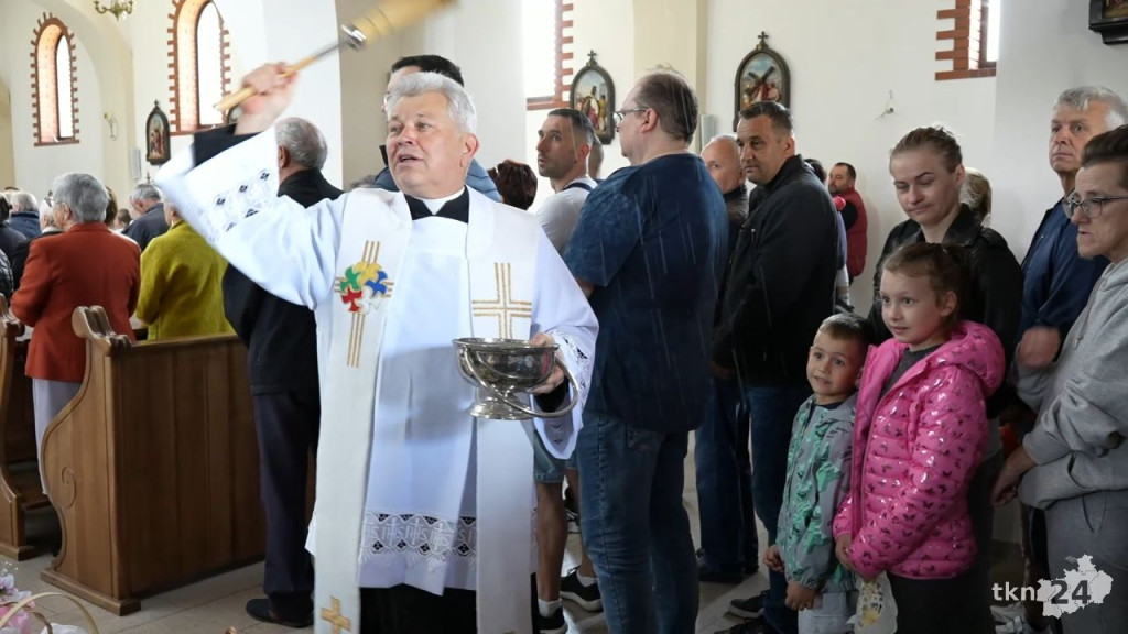 Święcenie pokarmów w Wielką Sobotę w parafii w Modliszewicach [wideo, zdjęcia]