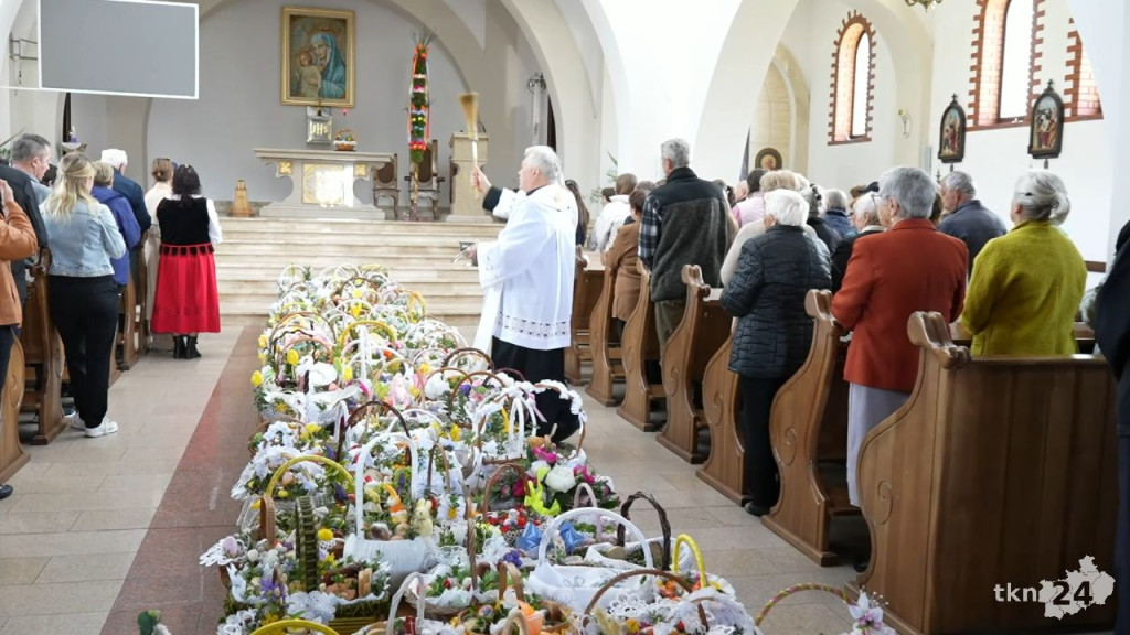 Święcenie pokarmów w Wielką Sobotę w parafii w Modliszewicach [wideo, zdjęcia]