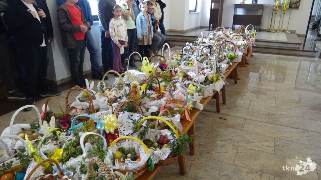 Wielkosobotnie święcenie pokarmów w parafii Matki Bożej Nieustającej Pomocy w Końskich  [wideo, zdjęcia]
