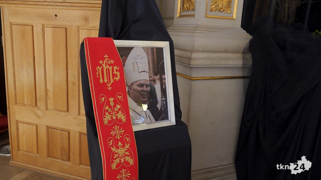 Tłumy wiernych na święceniu pokarmów w Kolegiacie św. Mikołaja w Końskich [wideo, zdjęcia]