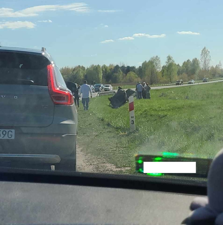 Dachowanie na Kieleckiej. Nie żyje mężczyzna. Nowe fakty [zdjęcia]