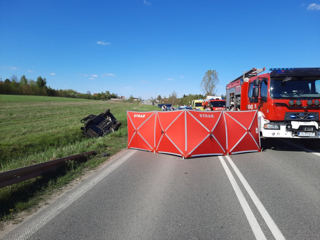 Dachowanie na Kieleckiej. Nie żyje mężczyzna. Nowe fakty [zdjęcia]
