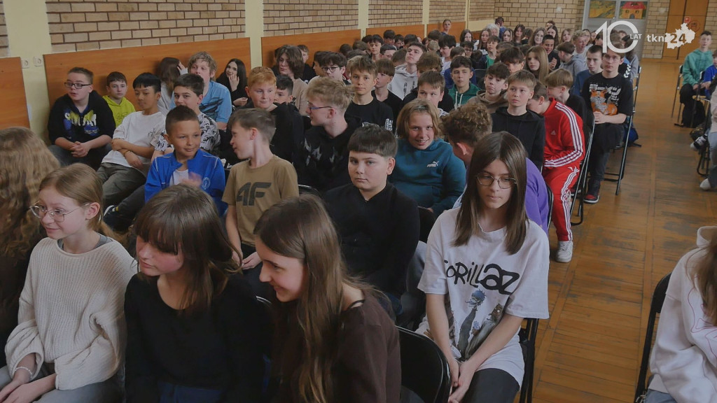Uczniowie SP nr 1 w Końskich wystawili spektakl `Zemsta`. Zobaczcie go w całości! [wideo, zdjęcia]