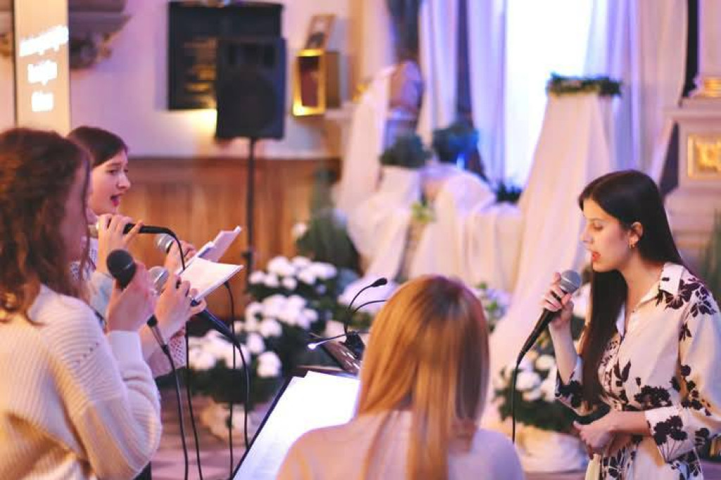 Dziękowali za pontyfikat Franciszka. W parafii św. Mikołaja młodzież zaprosiła na Wielbienie