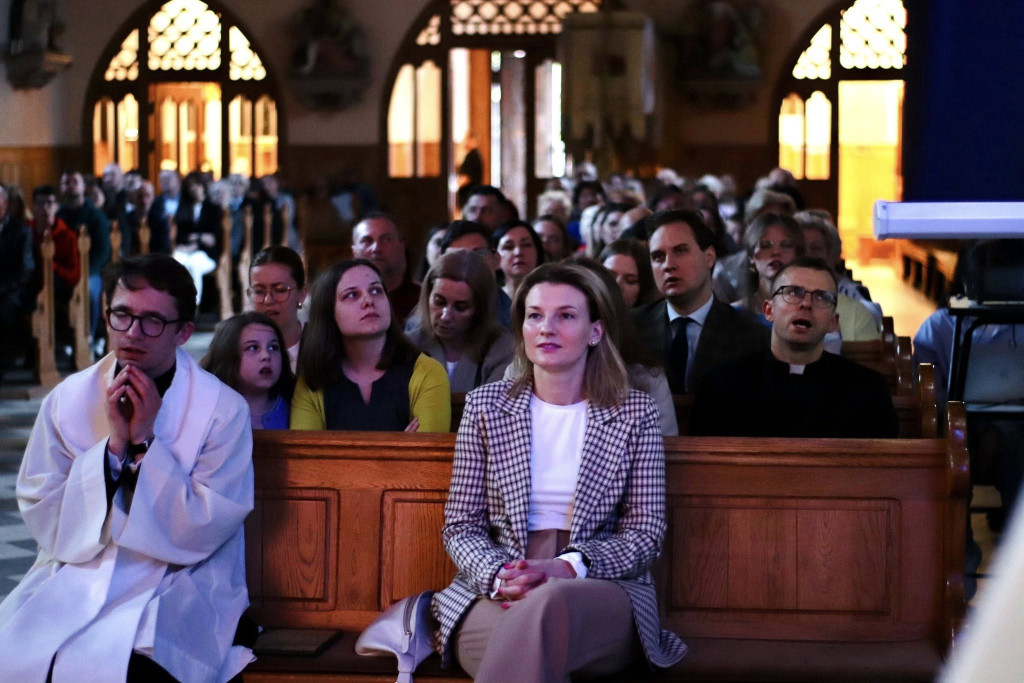 Dziękowali za pontyfikat Franciszka. W parafii św. Mikołaja młodzież zaprosiła na Wielbienie