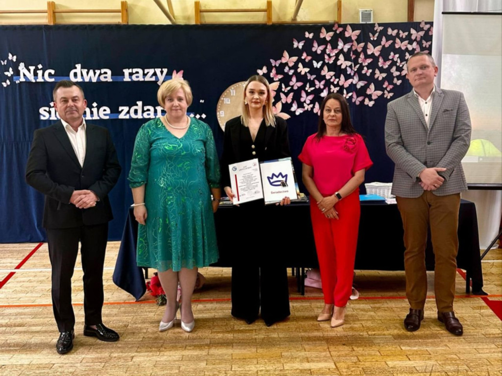 Zespół Szkół Ponadpodstawowych w Stąporkowie pożegnał się z tegorocznymi absolwentami [zdjęcia]