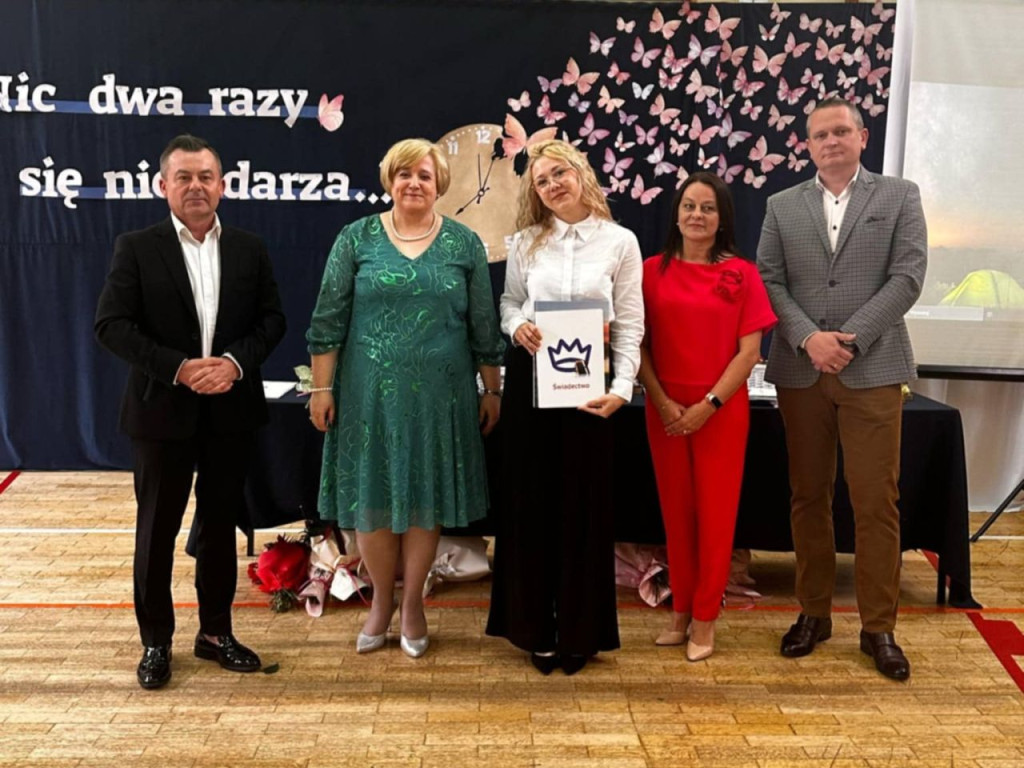 Zespół Szkół Ponadpodstawowych w Stąporkowie pożegnał się z tegorocznymi absolwentami [zdjęcia]