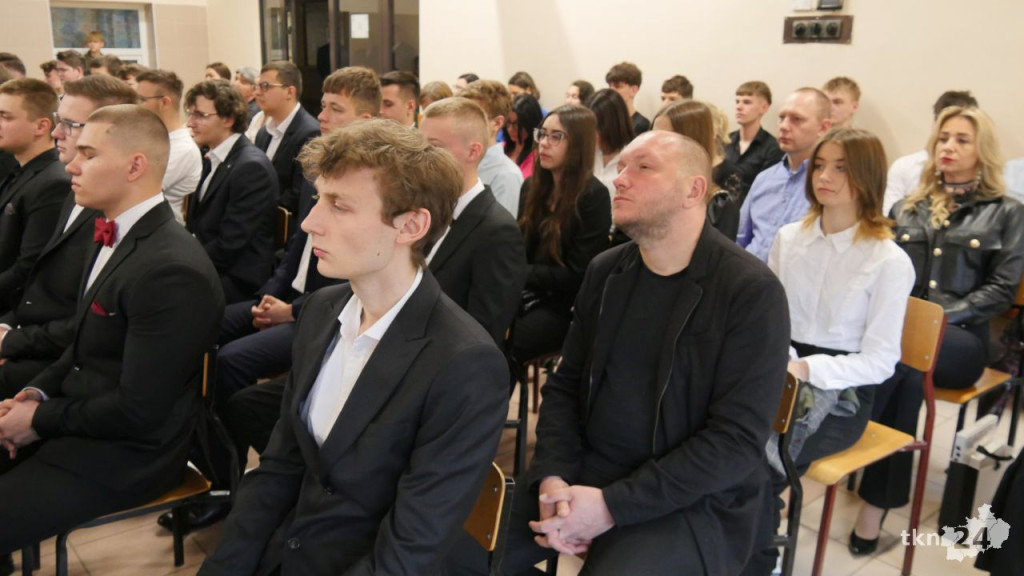 Uroczyste pożegnanie maturzystów w Zespole Szkół Ponadpodstawowych nr 1 w Końskich [zdjęcia]
