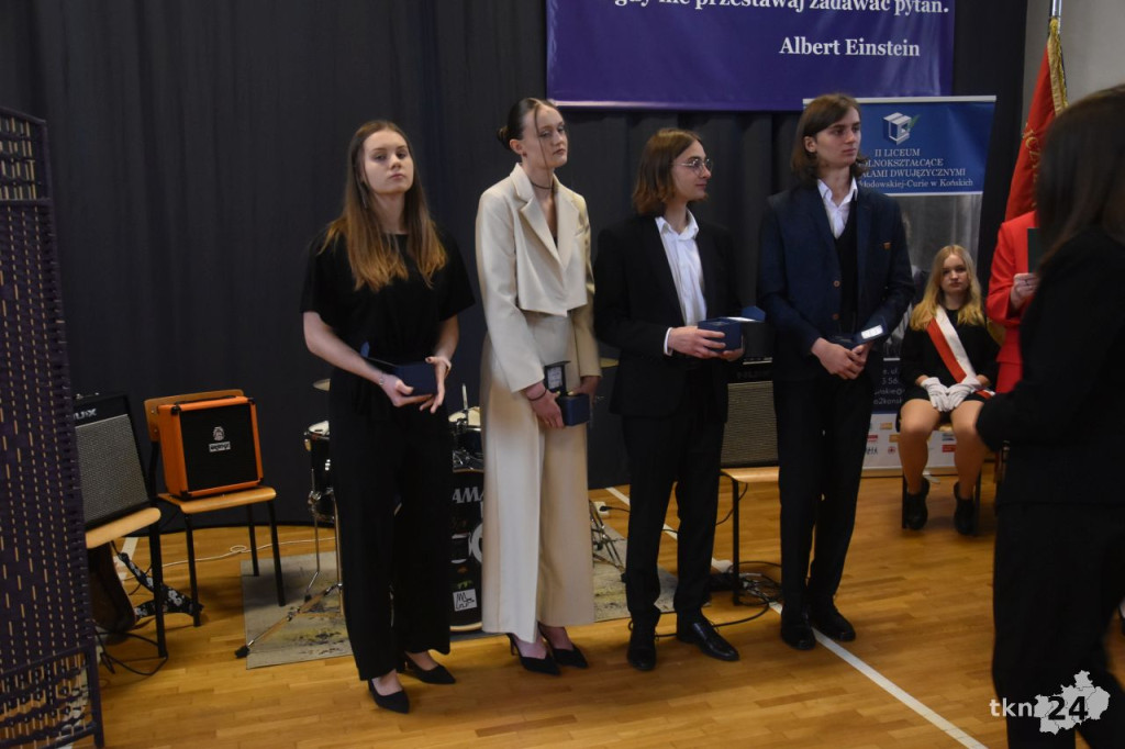 Nowy Ogólniak pożegnał maturzystów i wyróżnił absolwentów roku [zdjęcia]