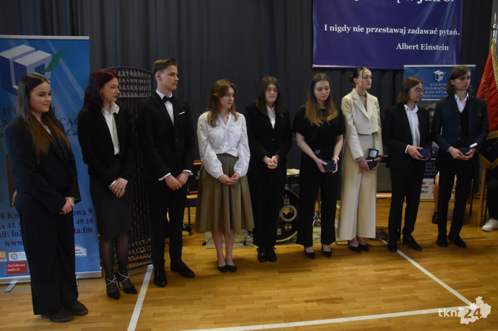 Nowy Ogólniak pożegnał maturzystów i wyróżnił absolwentów roku [zdjęcia]
