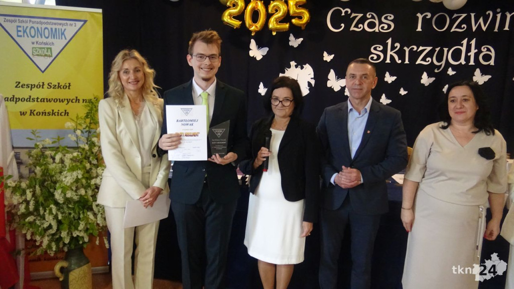 Pożegnanie maturzystów w ZSP 3. Wyróżniono złotych absolwentów i złotych techników [zdjęcia]