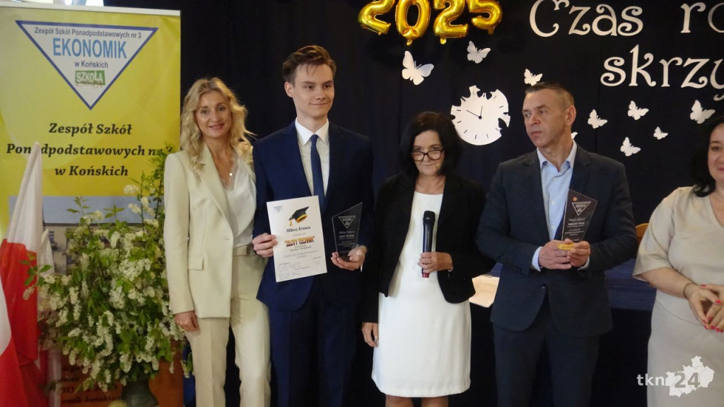 Pożegnanie maturzystów w ZSP 3. Wyróżniono złotych absolwentów i złotych techników [zdjęcia]