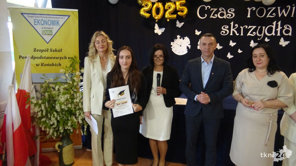 Pożegnanie maturzystów w ZSP 3. Wyróżniono złotych absolwentów i złotych techników [zdjęcia]