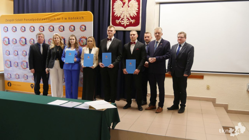 Szkoły ponadpodstawowe uroczyście pożegnały absolwentów i maturzystów [wideo, zdjęcia]