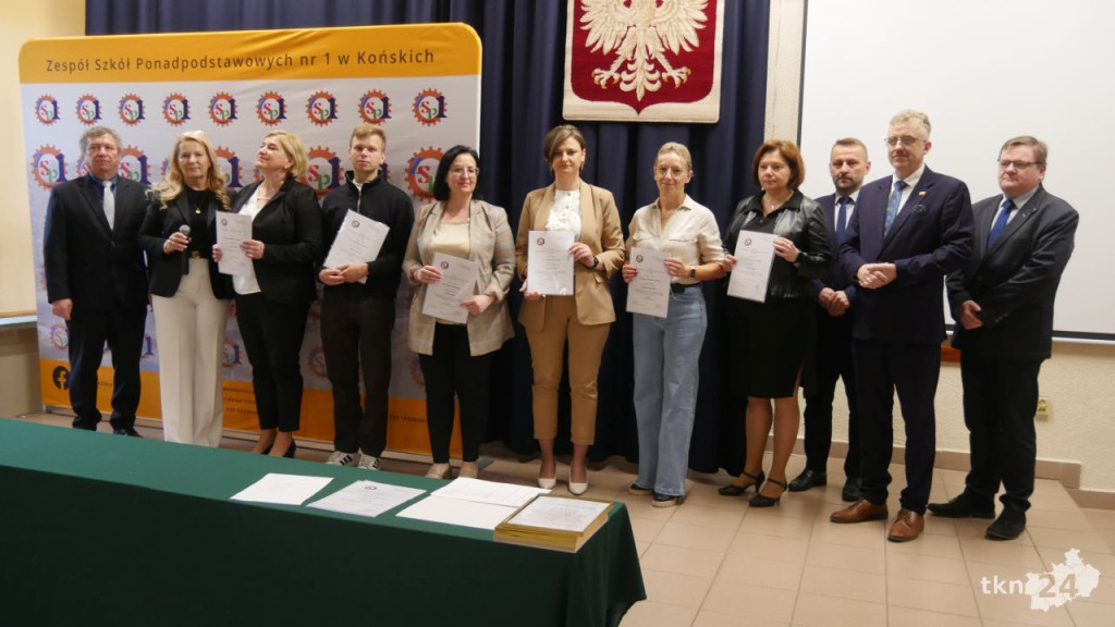 Szkoły ponadpodstawowe uroczyście pożegnały absolwentów i maturzystów [wideo, zdjęcia]