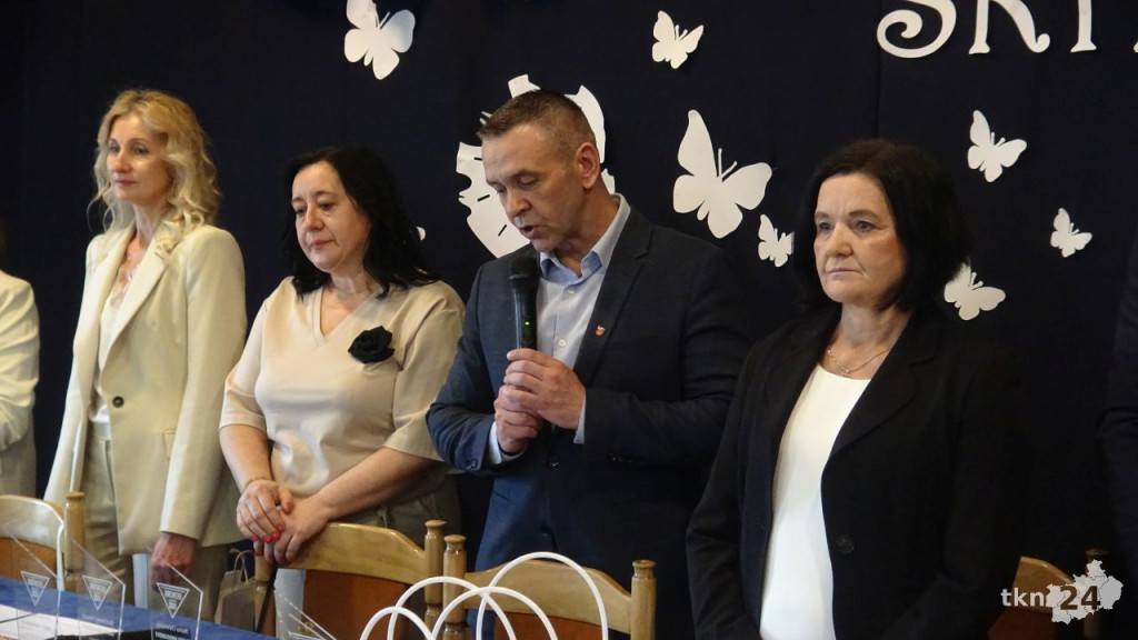 Szkoły ponadpodstawowe uroczyście pożegnały absolwentów i maturzystów [wideo, zdjęcia]