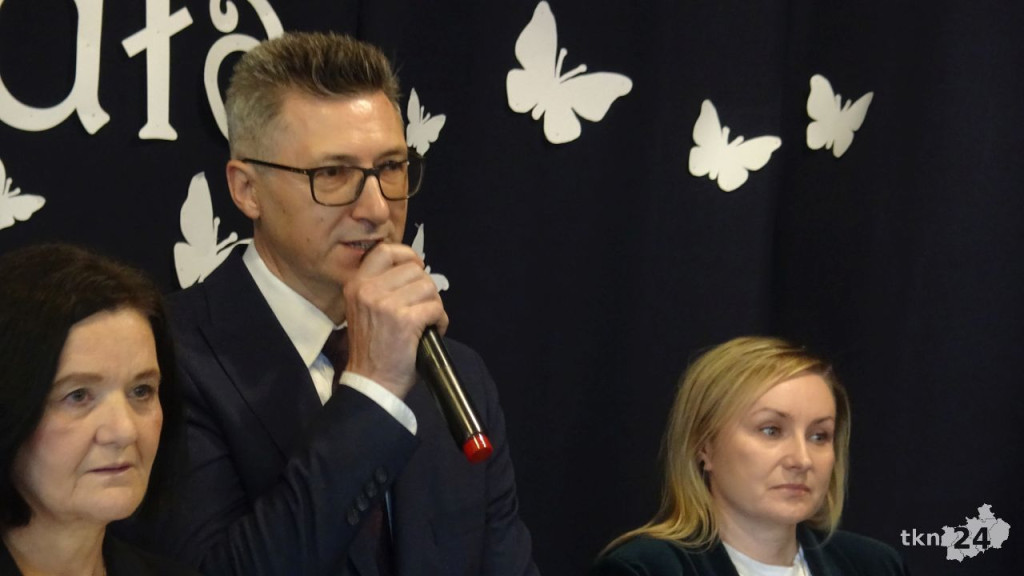 Szkoły ponadpodstawowe uroczyście pożegnały absolwentów i maturzystów [wideo, zdjęcia]