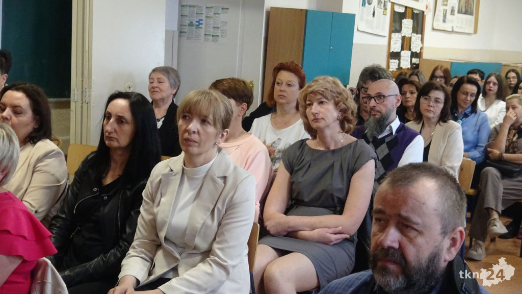 Szkoły ponadpodstawowe uroczyście pożegnały absolwentów i maturzystów [wideo, zdjęcia]