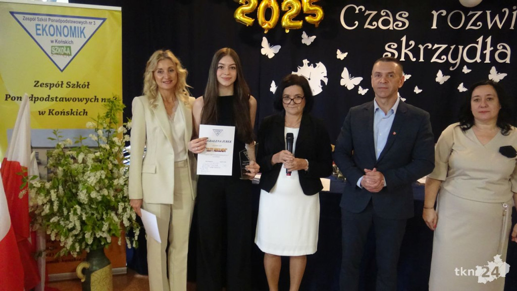 Szkoły ponadpodstawowe uroczyście pożegnały absolwentów i maturzystów [wideo, zdjęcia]