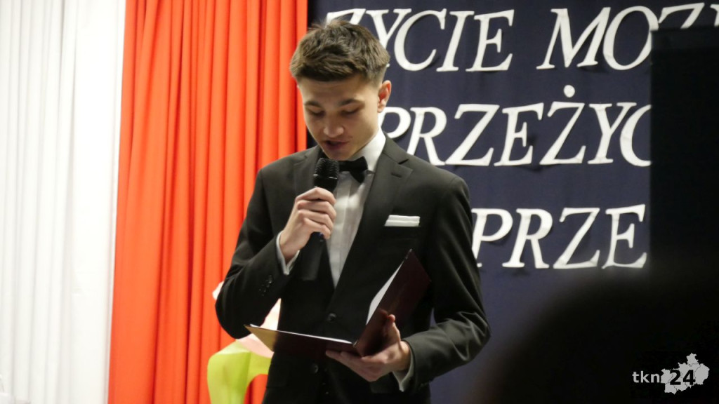 Szkoły ponadpodstawowe uroczyście pożegnały absolwentów i maturzystów [wideo, zdjęcia]