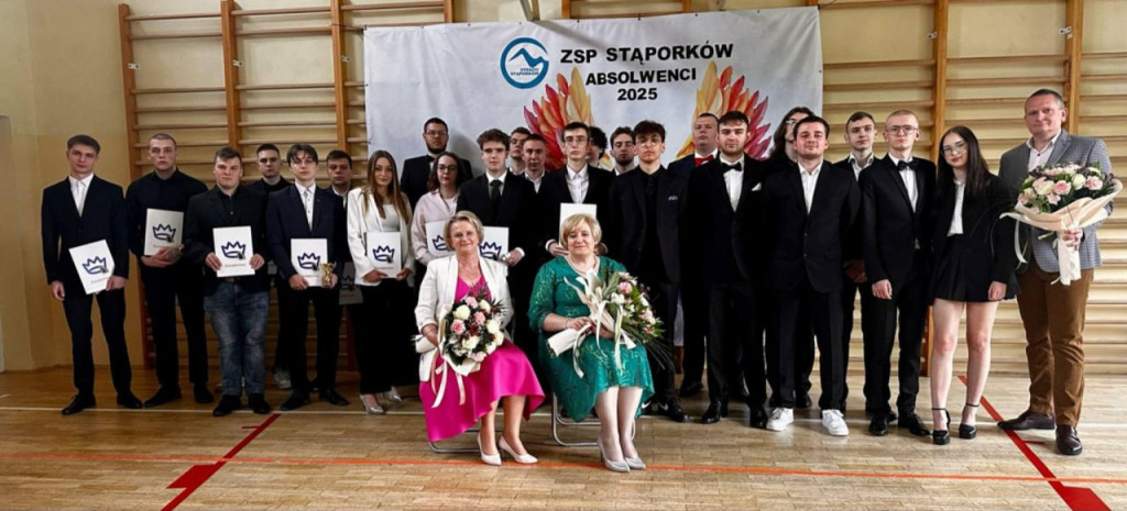 Szkoły ponadpodstawowe uroczyście pożegnały absolwentów i maturzystów [wideo, zdjęcia]