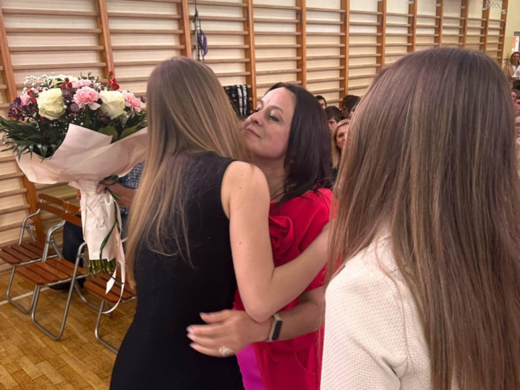 Szkoły ponadpodstawowe uroczyście pożegnały absolwentów i maturzystów [wideo, zdjęcia]