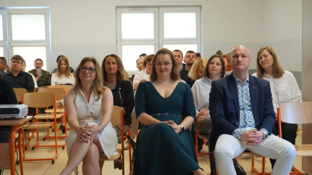 Szkoły ponadpodstawowe uroczyście pożegnały absolwentów i maturzystów [wideo, zdjęcia]
