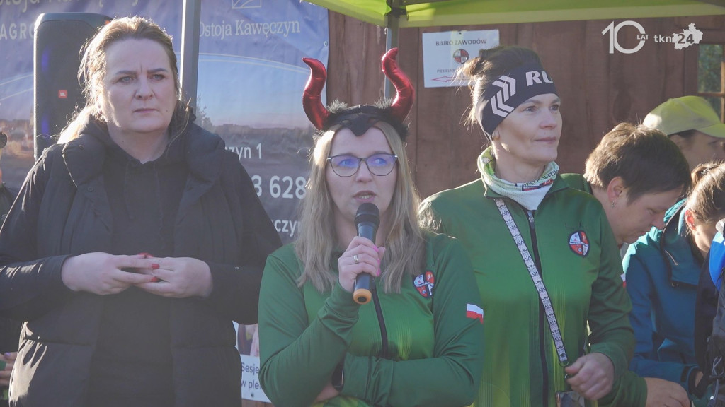 Trwa V Piekielny Maraton Pieszy. Uczestnicy ruszyli z Kawęczyna [wideo, zdjęcia]