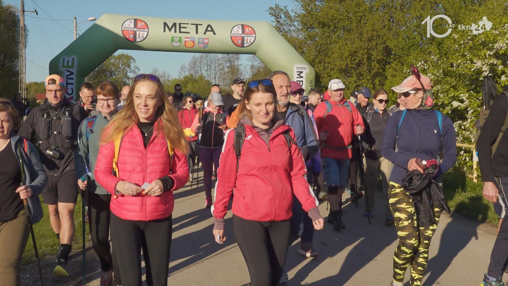 Trwa V Piekielny Maraton Pieszy. Uczestnicy ruszyli z Kawęczyna [wideo, zdjęcia]
