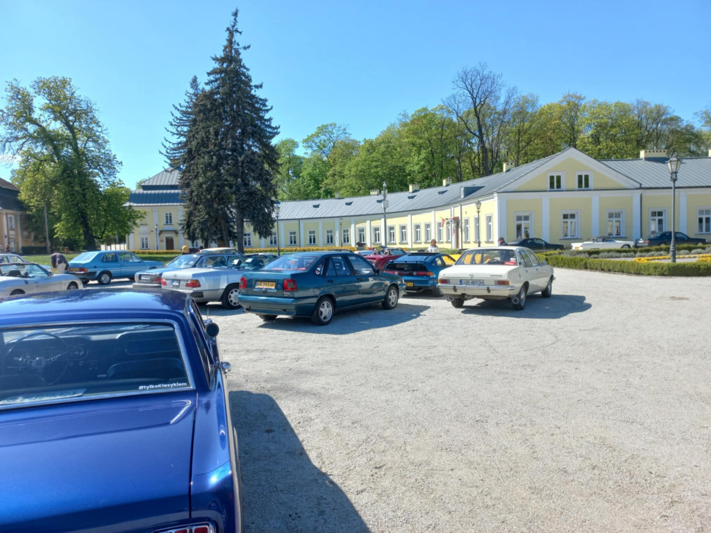 Zabytkowe pojazdy w sobotę zjechały do Końskich [zdjęcia]
