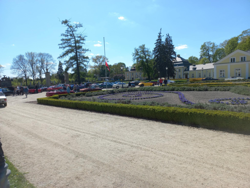Zabytkowe pojazdy w sobotę zjechały do Końskich [zdjęcia]
