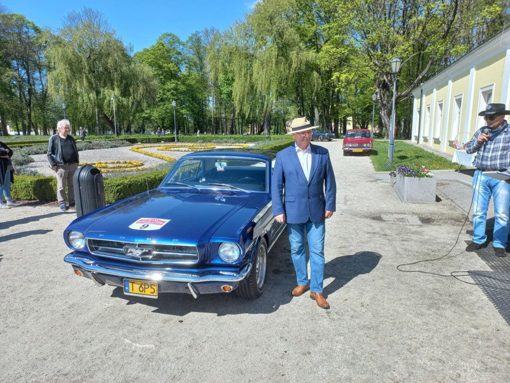 Zabytkowe pojazdy w sobotę zjechały do Końskich [zdjęcia]
