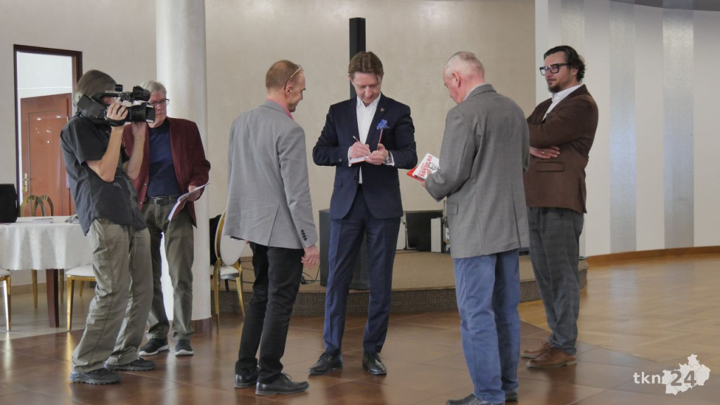 Kandydat na Prezydenta RP Artur Bartoszewicz odwiedził Końskie. Obszerna relacja ze spotkania