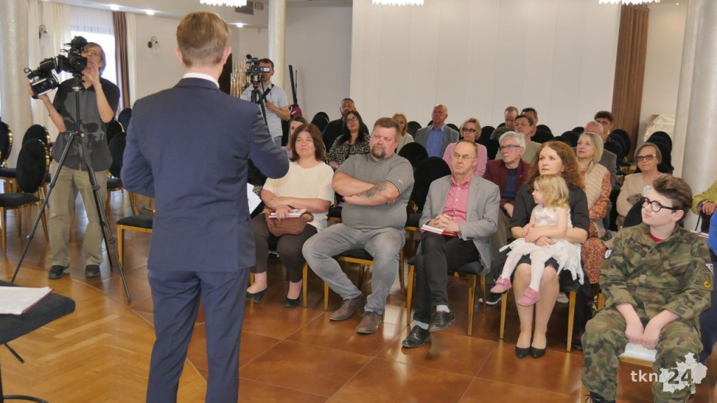 Kandydat na Prezydenta RP Artur Bartoszewicz odwiedził Końskie. Obszerna relacja ze spotkania