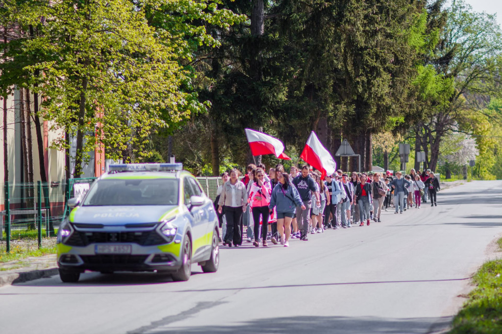 Stąporków w biało-czerwonych barwach w Dzień Flagi Rzeczypospolitej Polskiej [zdjęcia]