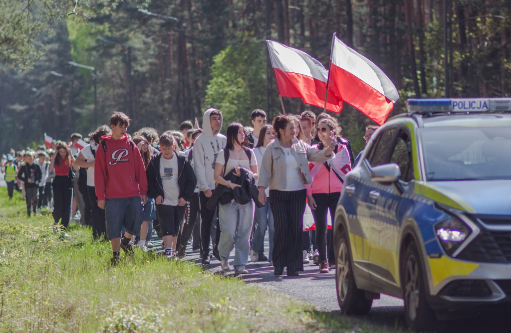 Stąporków w biało-czerwonych barwach w Dzień Flagi Rzeczypospolitej Polskiej [zdjęcia]