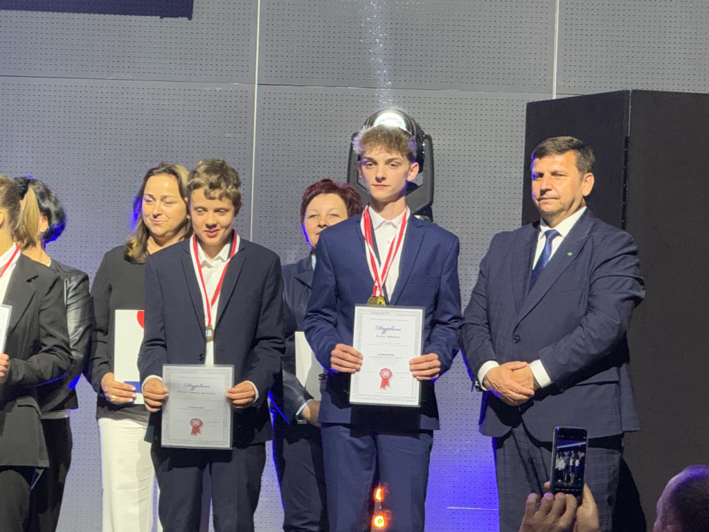Potrójny sukces Piotra Wawrzosa na Wojewódzkich Konkursach Przedmiotowych. Lista laureatów [zdjęcia]