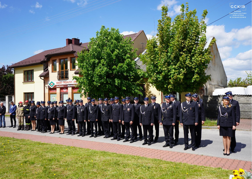 Dzień Strażaka w Gowarczowie z medalami i odznaczeniami [zdjęcia]