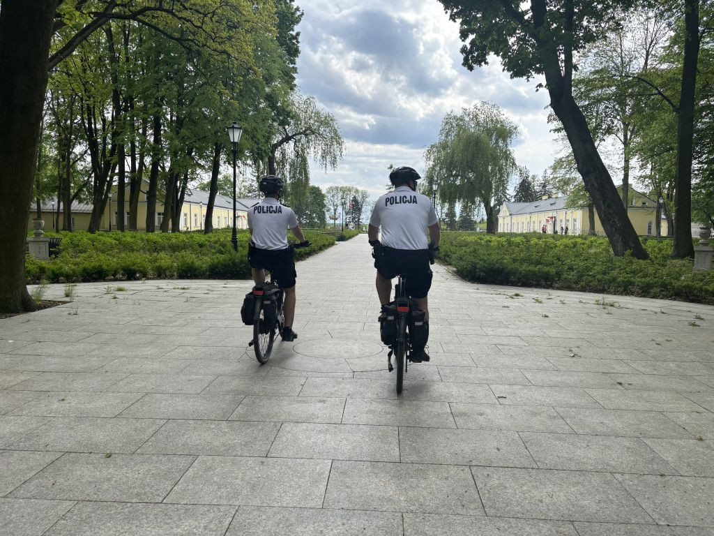 Policjanci patrolują Końskie na rowerach [zdjęcia]