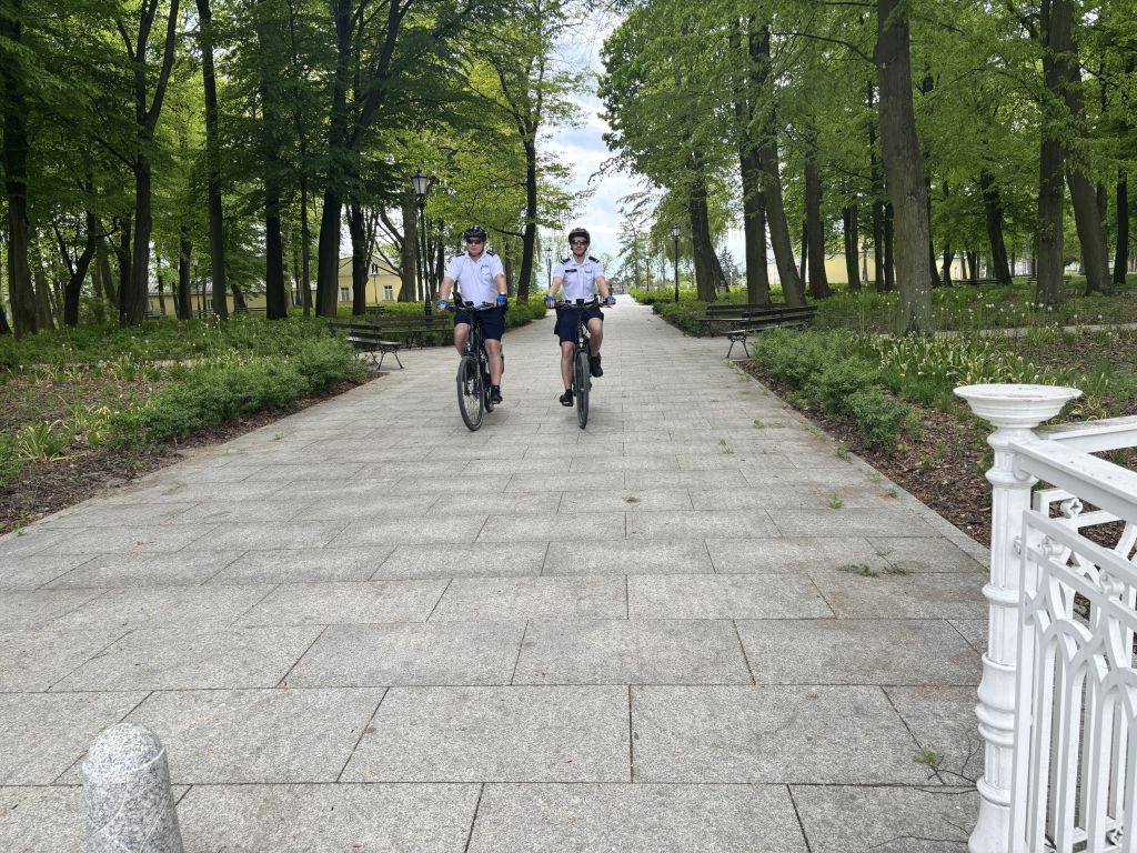 Policjanci patrolują Końskie na rowerach [zdjęcia]