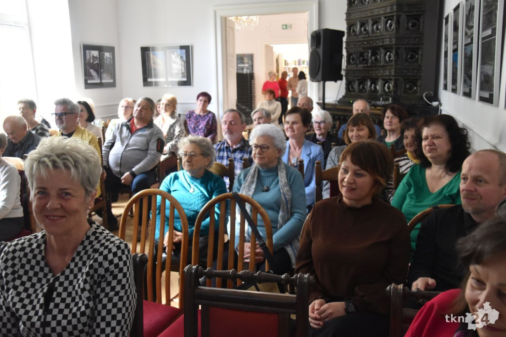 Spotkanie autorskie Elżbiety Musiał. Poezja poszukująca `trzeciego ciała` [wideo, zdjęcia]