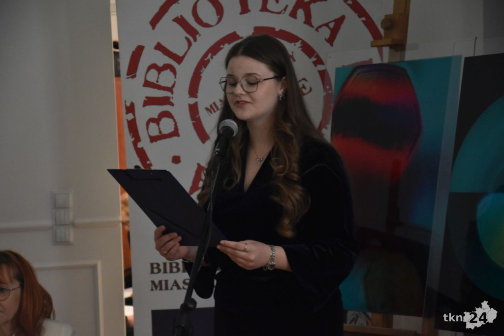 Spotkanie autorskie Elżbiety Musiał. Poezja poszukująca `trzeciego ciała` [wideo, zdjęcia]
