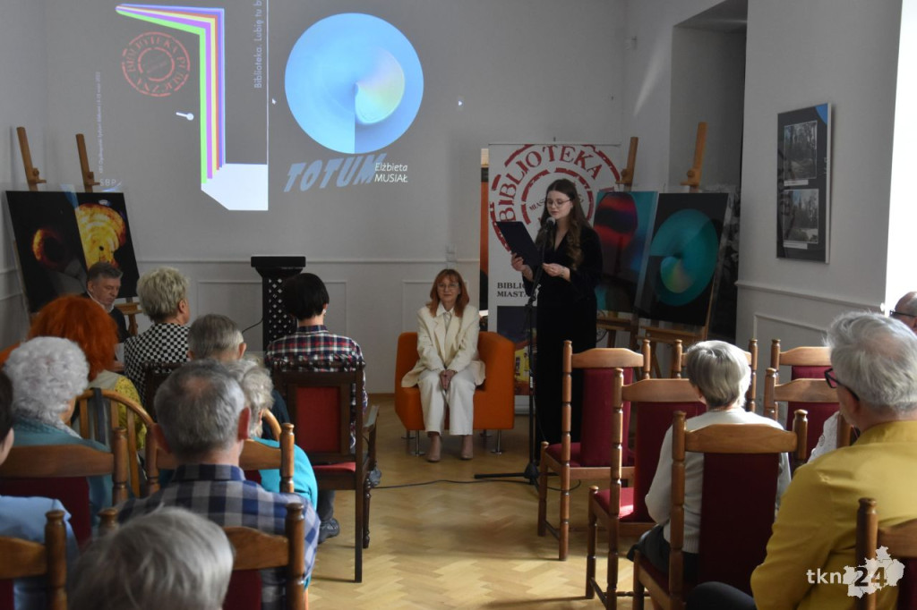 Spotkanie autorskie Elżbiety Musiał. Poezja poszukująca `trzeciego ciała` [wideo, zdjęcia]