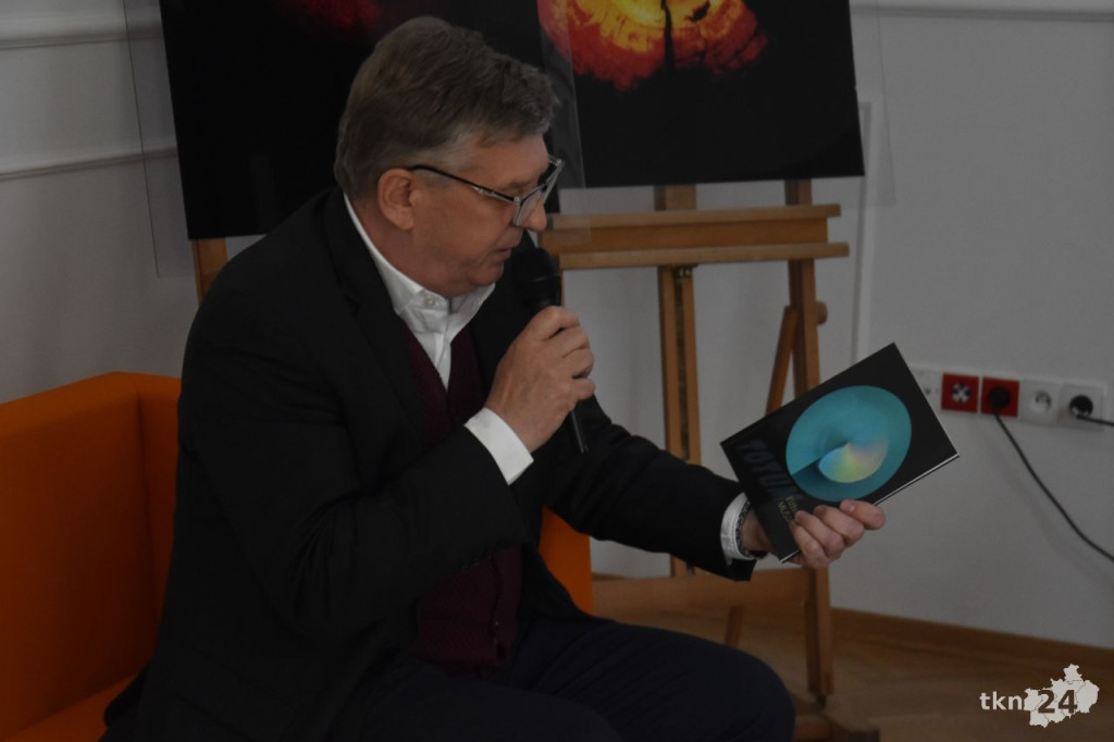 Spotkanie autorskie Elżbiety Musiał. Poezja poszukująca `trzeciego ciała` [wideo, zdjęcia]