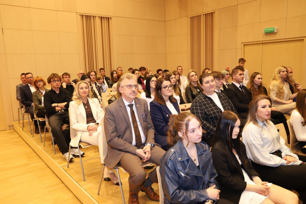 Młodzieżowa Rada Powiatu z grantem na projekt w Baryczy [zdjęcia]