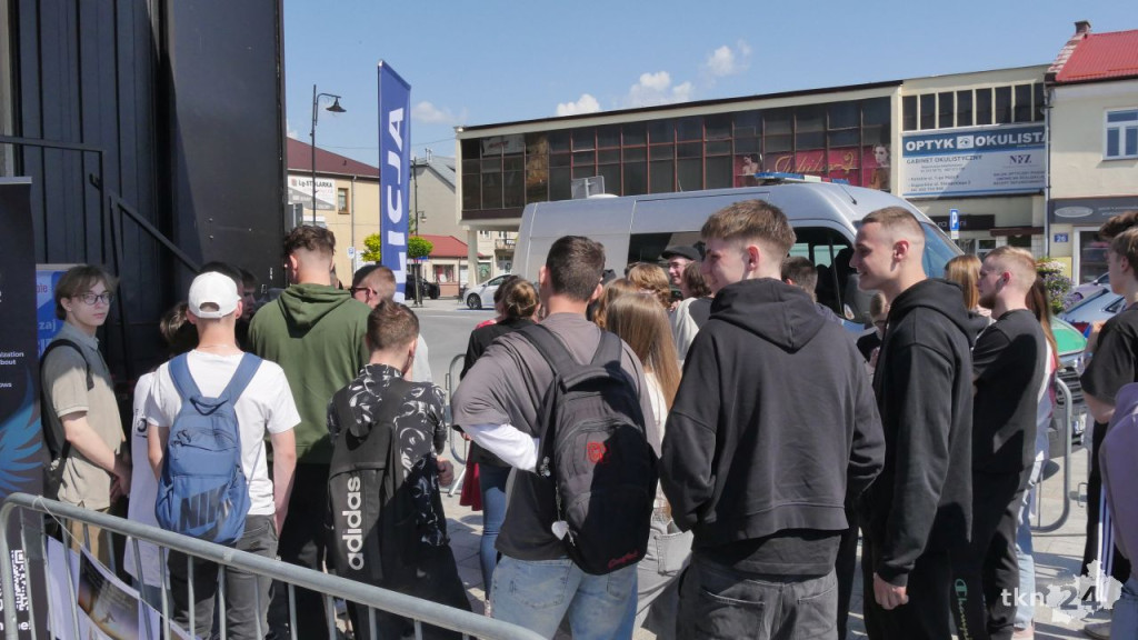 Handel ludźmi to globalny problem. Młodzi Konecczanie wzięli udział w niezwykłej lekcji [wideo, zdjęcia]